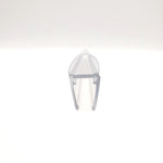 Detailaufnahme eines O-Profils der Marke HÜPPE, transparentes, schmales, längliches, U-förmiges Kunststoffprofil, mit einem O-förmigen Profil an der Profilvorderseite, vor weißem Hintergrund.