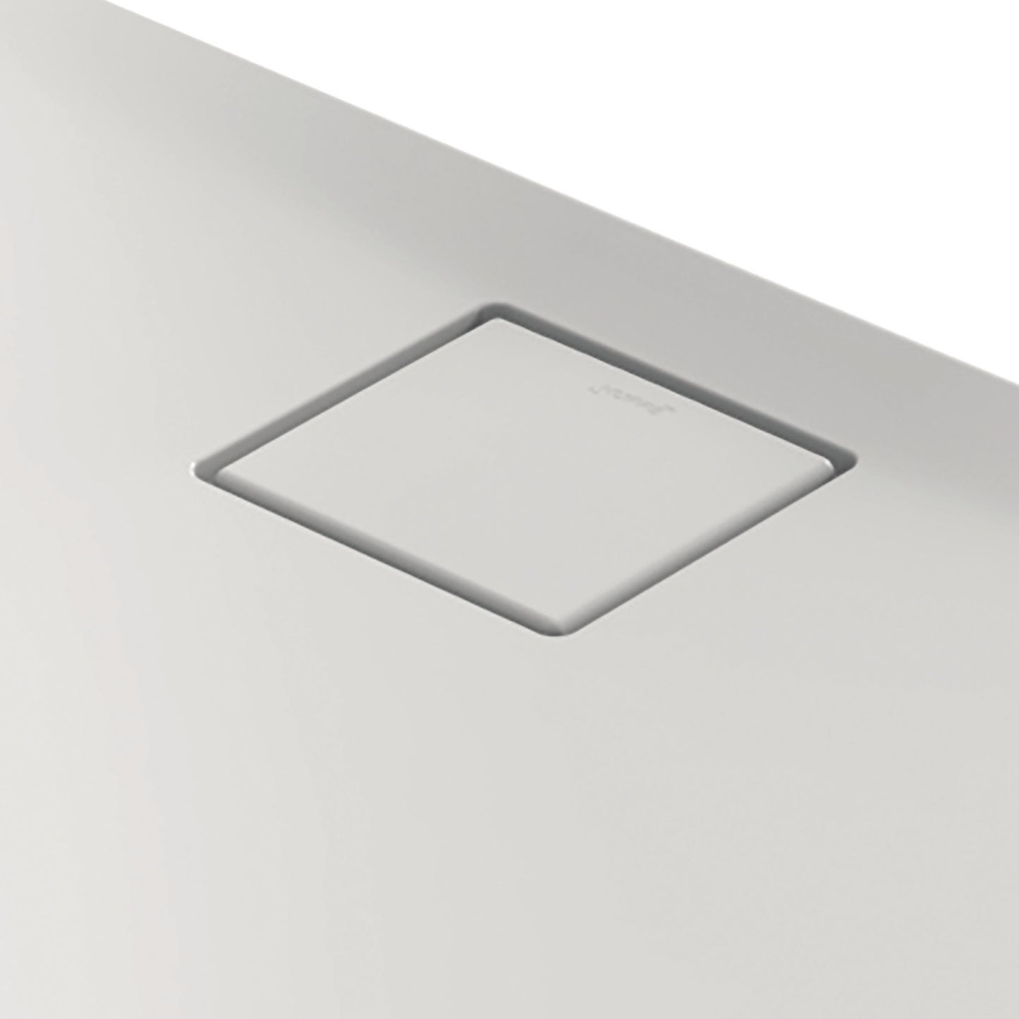 Detailaufnahme der HÜPPE EasyFlat Duschwanne in weiß matt mit flächenbündiger, quadratischer Ablaufkappe.