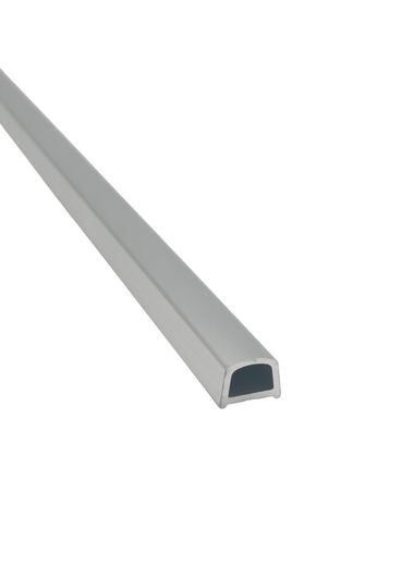 Silber glänzendes, bogenförmiges, längliches Bodenprofil, der Marke HÜPPE, mit abgerundeten Ecken, vor weißem Hintergrund.