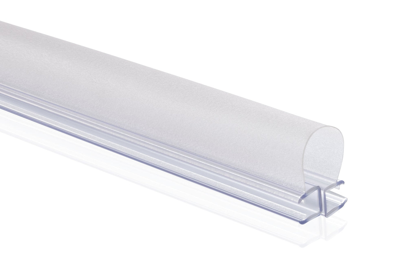 Detailaufnahme einer Dichtleiste der Marke HÜPPE, zwei parallel liegende transparente, schmale, längliche, U-förmige Kunststoffprofile, verbunden durch eine zum O geformte, flexible, durchgehende Kunststoffbahn, vor weißem Hintergrund.