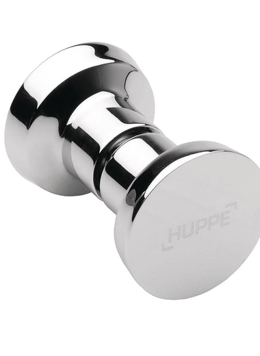 Silber hochglänzender runder HÜPPE Knaufgriff, vor weißem Hintergrund.