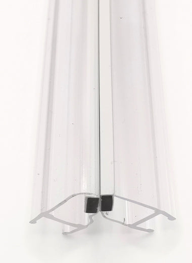 Detailaufnahme von zwei Magnetleisten der Marke HÜPPE, transparente, schmale, längliche, U-förmige Kunststoffprofile, mit je 45 Grad geformten Magnetprofilen an der Vorderseite, Magneten bilden zusammen geschlossenen 90 Grad Winkel, vor weißem Hintergrund.

