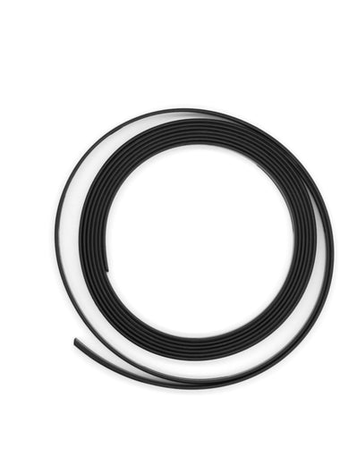 Magnetband der Marke HÜPPE, schwarzes, kreisförmig aufgerolltes Band, vor weißem Hintergrund.

