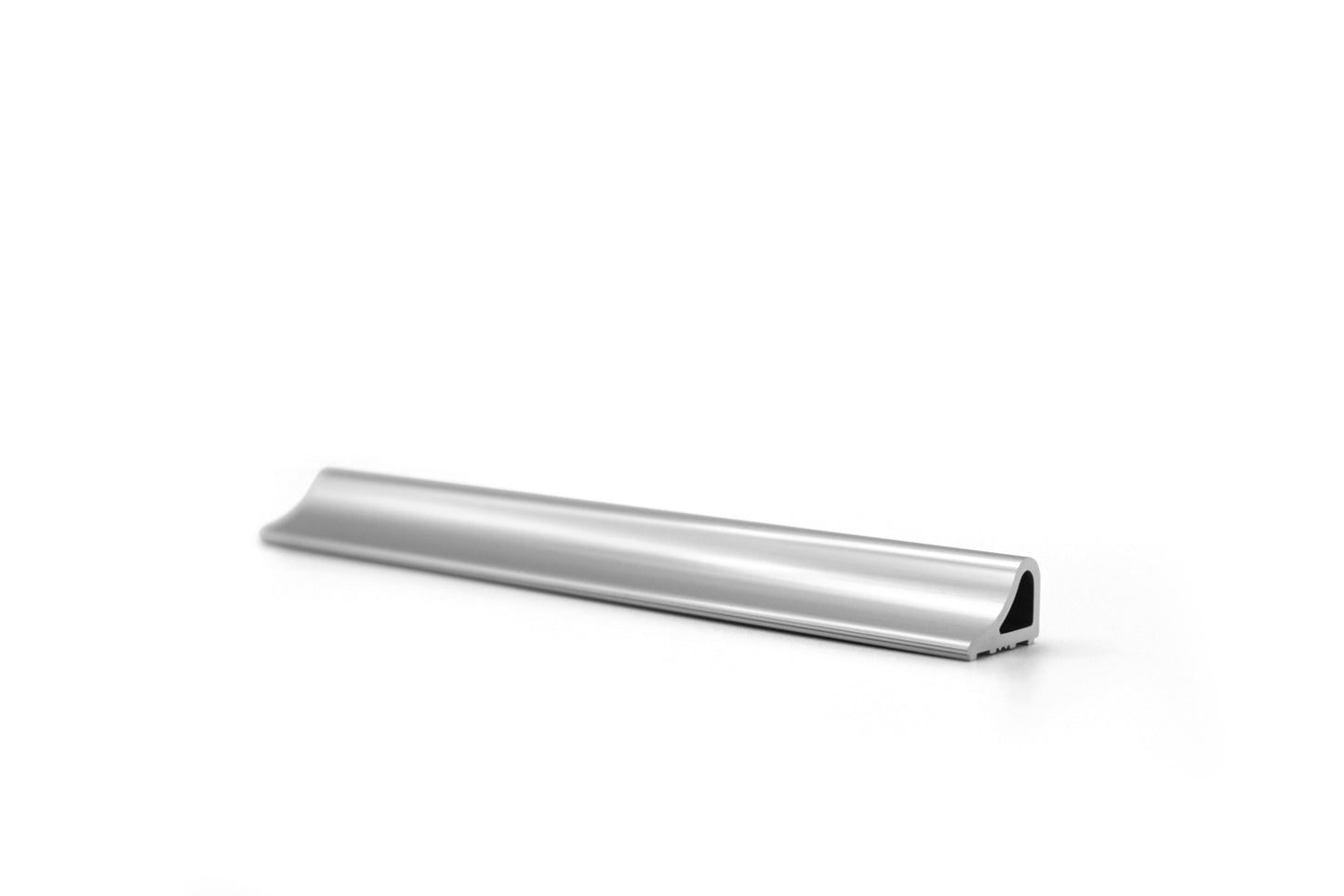 Silber glänzende, dreieckförmige, längliche Schwallschutzleiste, der Marke HÜPPE, mit abgerundeten Ecken, vor weißem Hintergrund.
