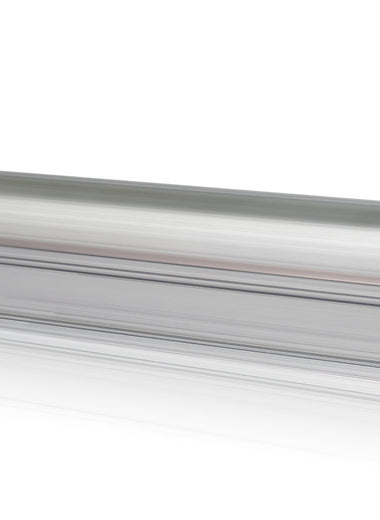 Nahaufnahme einer Magnetleiste der Marke HÜPPE, transparentes, schmales, längliches, U-förmiges Kunststoffprofil, mit einer Magnetleiste an der Profilvorderseite, vor weißem Hintergrund, Seitenansicht.
